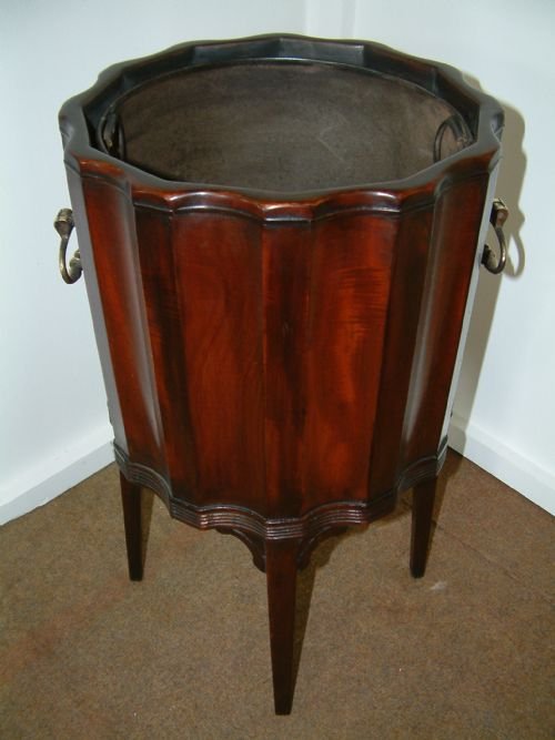 Mahogany Planter