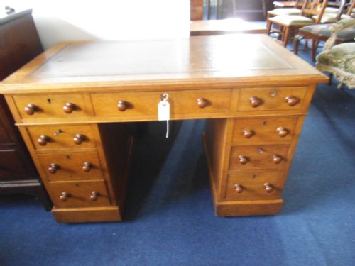 Late Victorian Oak Pedestal Desk