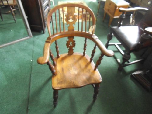 Braod Arm Windsor Chair