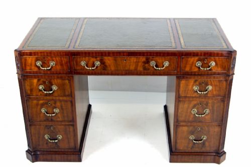 A Good Edwardian 9 Drawer Leather Topped Mahogany Pedastal Desk.