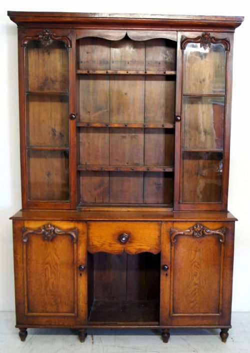 A Charming Oak Little Welsh Dresser