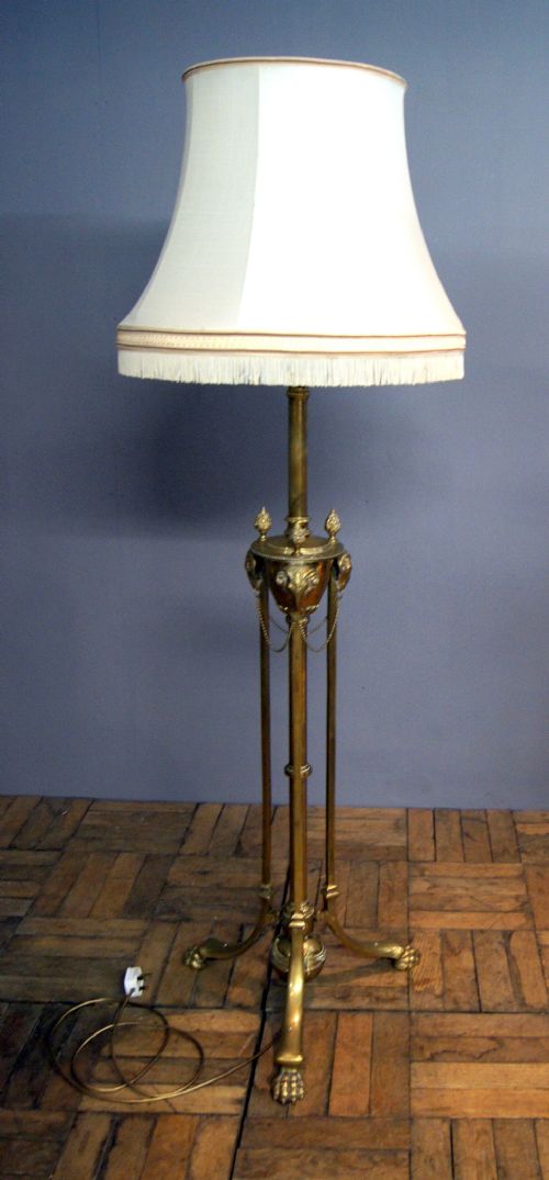 A Beautiful Classical Brass Adjustable Height Standard Lamp