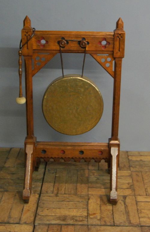 A Good Oak Reformed Gothic Dinner Gong