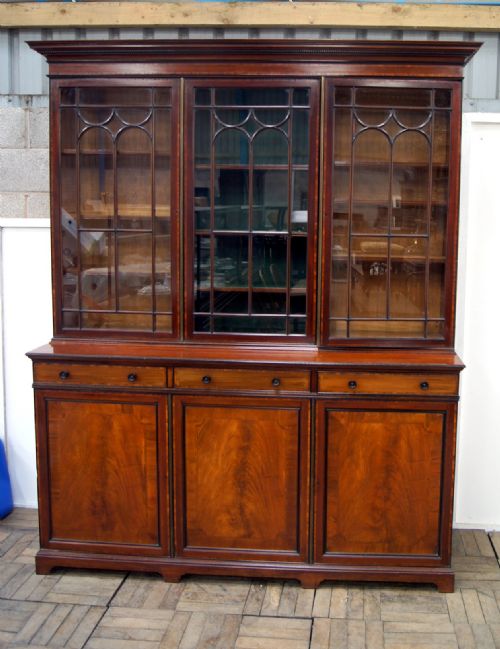 Stunning Quality Mahogany Inlaid 3 Door Maple & Co Bookcase