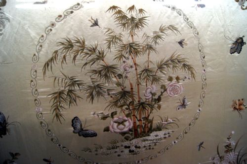 A FANTASTIC SILK PANEL HAND EMBROIDERED TO THE HIGHEST STANDARD - ADDITIONAL PHOTO 2