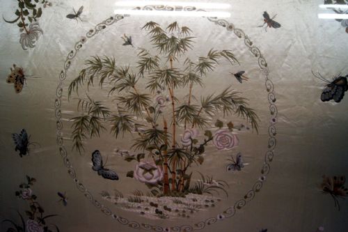 A FANTASTIC SILK PANEL HAND EMBROIDERED TO THE HIGHEST STANDARD - ADDITIONAL PHOTO 3
