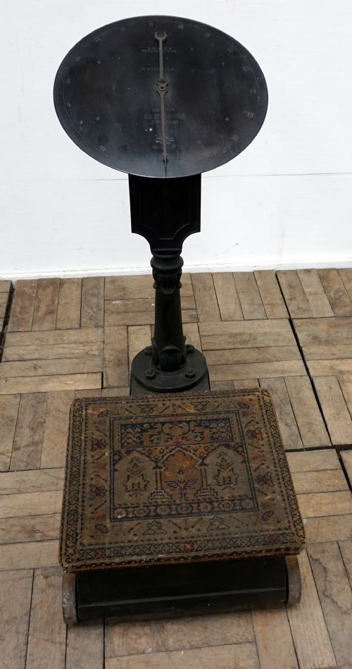A Good Honest Untouched Avery Weighing Scale