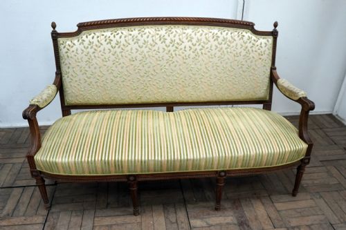 A Good Quality Walnut Framed French Sofa