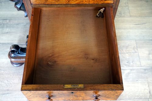AN EXCEPTIONAL ORIGNAL BURR WALNUT PIANO TOP DAVENPORT - ADDITIONAL PHOTO 4