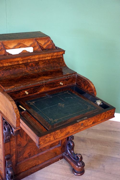AN EXCEPTIONAL ORIGNAL BURR WALNUT PIANO TOP DAVENPORT - ADDITIONAL PHOTO 8