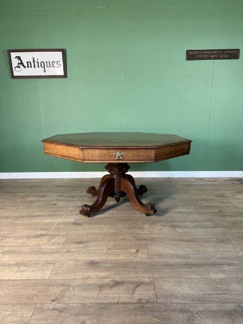 A Good Quality Victorian Octagonal Rent/centre Table.