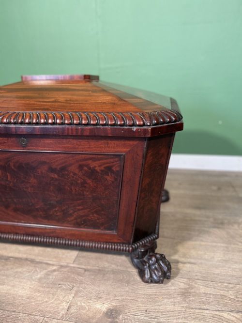 A VERY IMPRESSIVE AND IMPOSING REGENCY MAHOGANY CELLARETTE - ADDITIONAL PHOTO 2