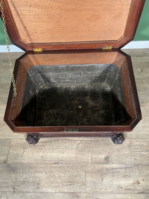 A VERY IMPRESSIVE AND IMPOSING REGENCY MAHOGANY CELLARETTE - ADDITIONAL PHOTO 5