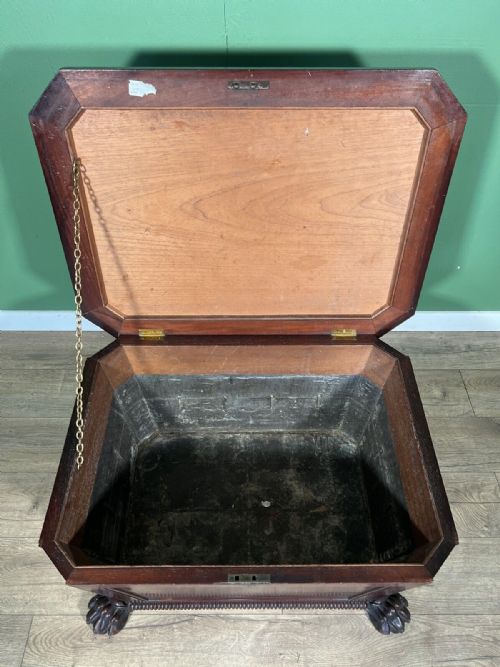A VERY IMPRESSIVE AND IMPOSING REGENCY MAHOGANY CELLARETTE - ADDITIONAL PHOTO 6