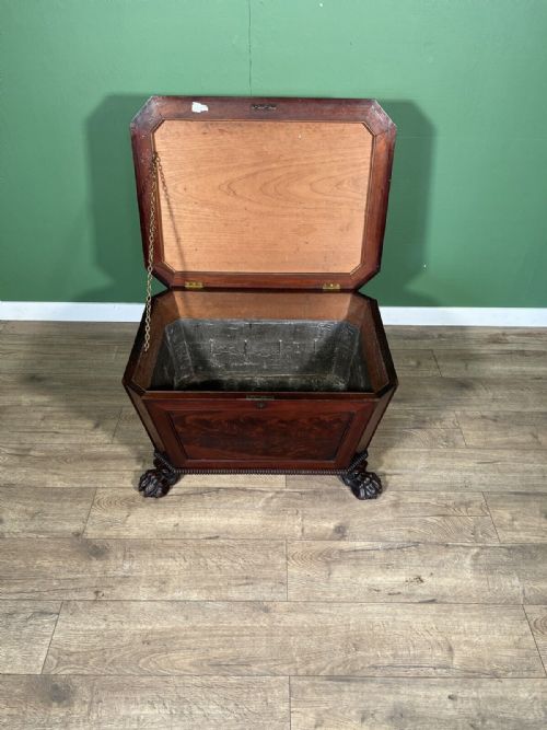 A VERY IMPRESSIVE AND IMPOSING REGENCY MAHOGANY CELLARETTE - ADDITIONAL PHOTO 8