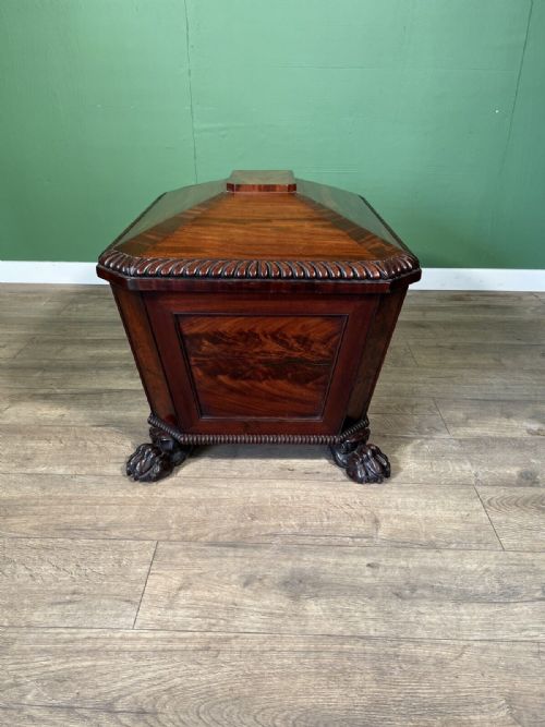 A VERY IMPRESSIVE AND IMPOSING REGENCY MAHOGANY CELLARETTE - ADDITIONAL PHOTO 9