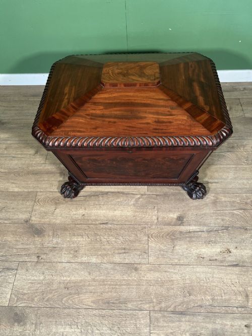 A VERY IMPRESSIVE AND IMPOSING REGENCY MAHOGANY CELLARETTE - ADDITIONAL PHOTO 10