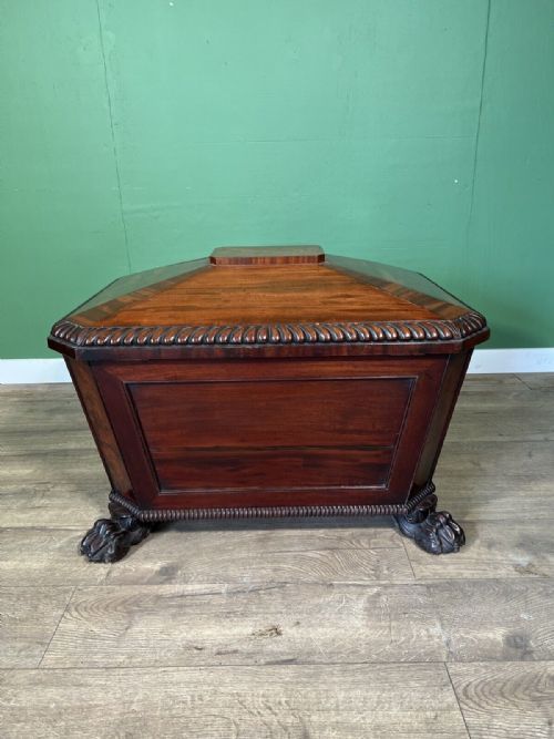 A VERY IMPRESSIVE AND IMPOSING REGENCY MAHOGANY CELLARETTE - ADDITIONAL PHOTO 11