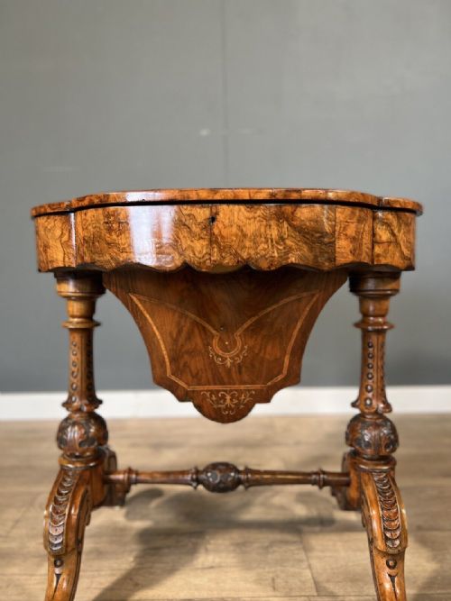 A FINE QUALITY BURR WALNUT INLAID WORKBOX - ADDITIONAL PHOTO 4
