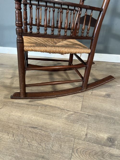 A VERY STYLISH MAHOGANY ROCKING CHAIR IN THE SHAKER STYLE - ADDITIONAL PHOTO 6