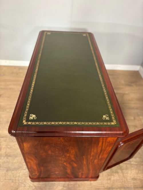 GOOD VICTORIAN MAHOGANY KNEE HOLE DESK - ADDITIONAL PHOTO 8