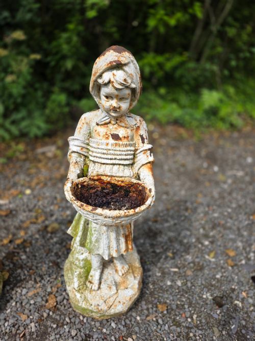 PAIR OF EARLY 20TH CENTURY CAST IRON BOY AND GIRL STATUES - ADDITIONAL PHOTO 3