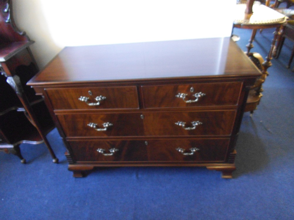 Georgian mahogany chest of drawers.