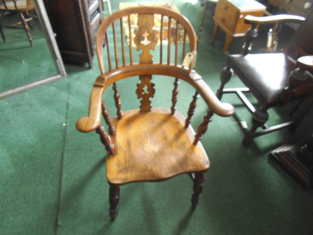 Braod arm windsor Chair
