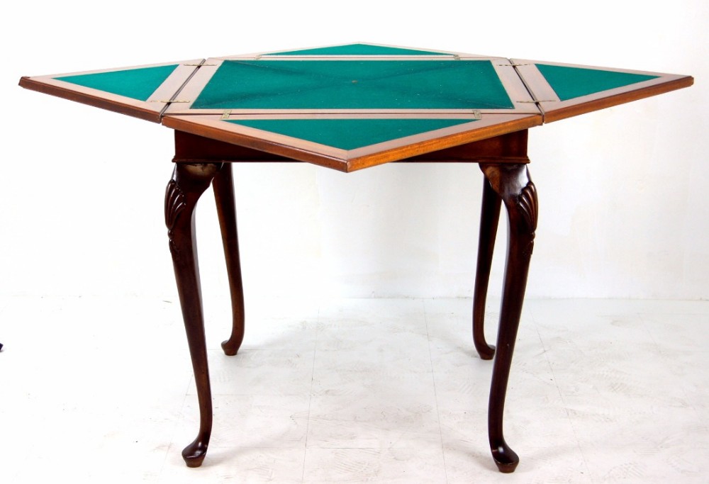 Great unusual Mahogany envelope card table