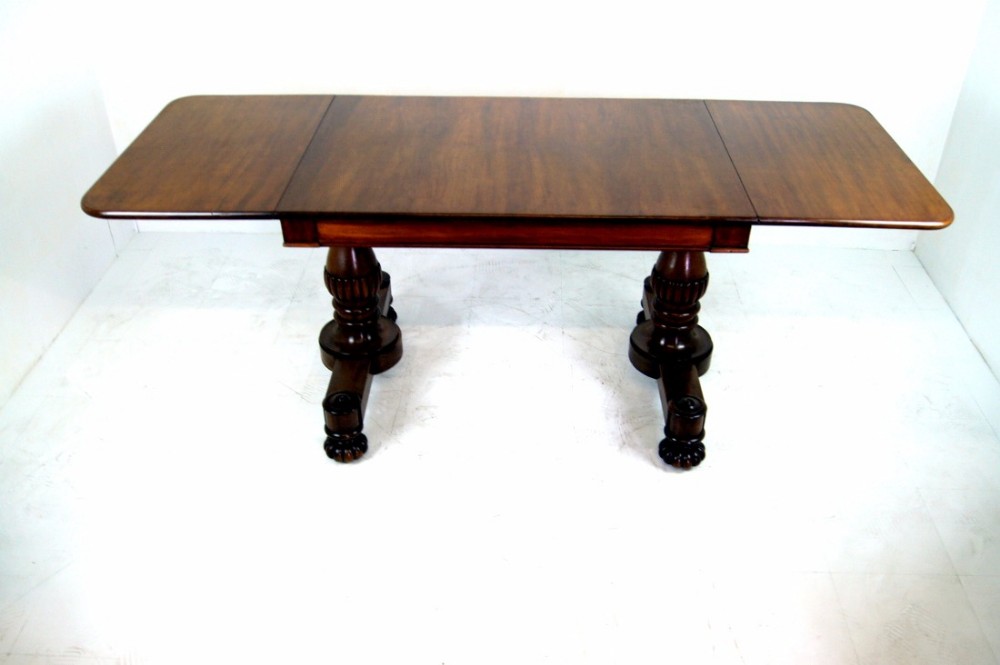 Superb sofa table in the Gillows manor