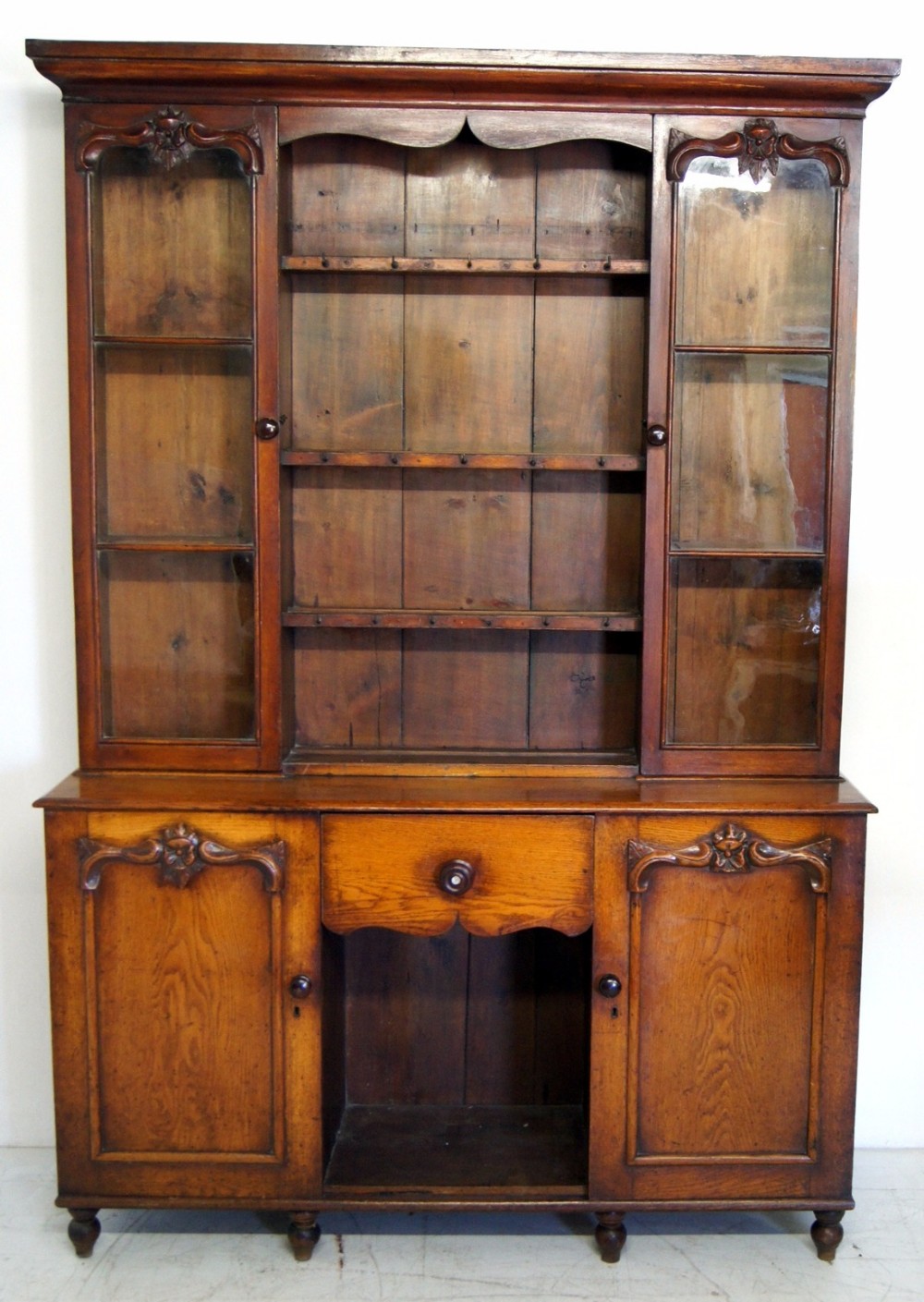A charming oak little welsh dresser
