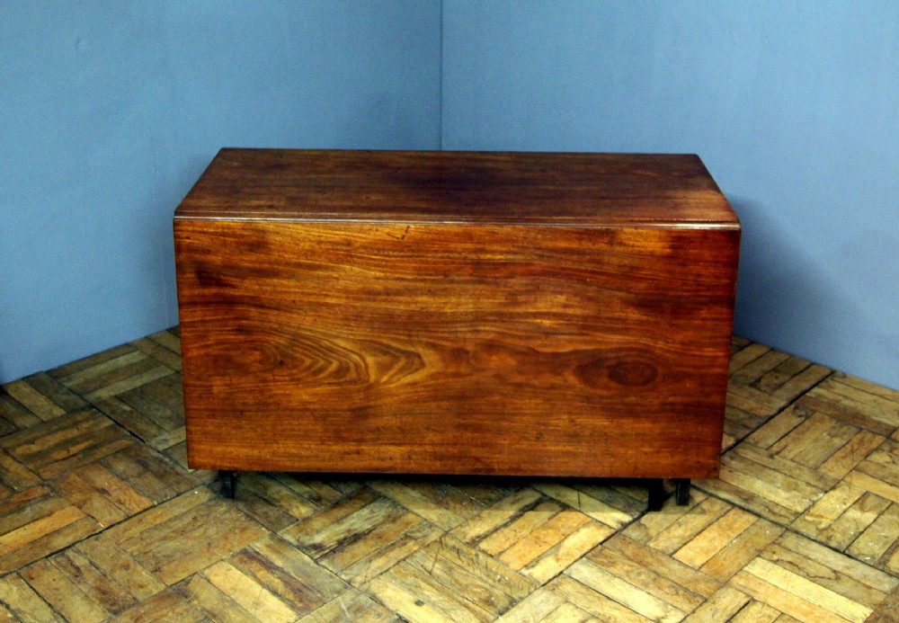 A good practical super quality Georgian mahogany 6 leg gateleg table