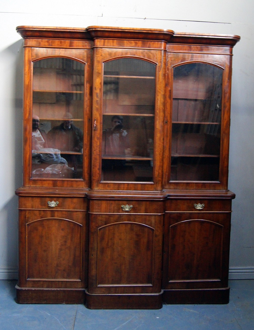 A stunning Victorian 3 door mahogany bookcase