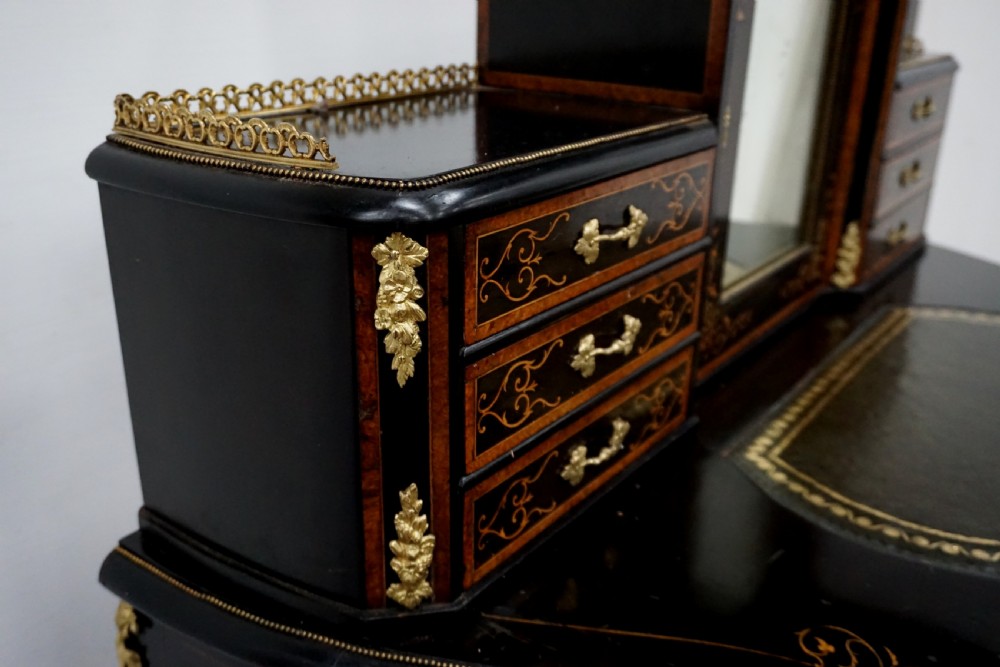 A very good quality impressive bonheur du jour desk View VII