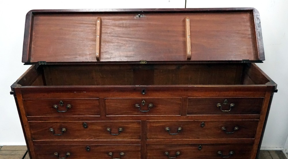 A truly exceptional George 111 mahogany mule chest  View III