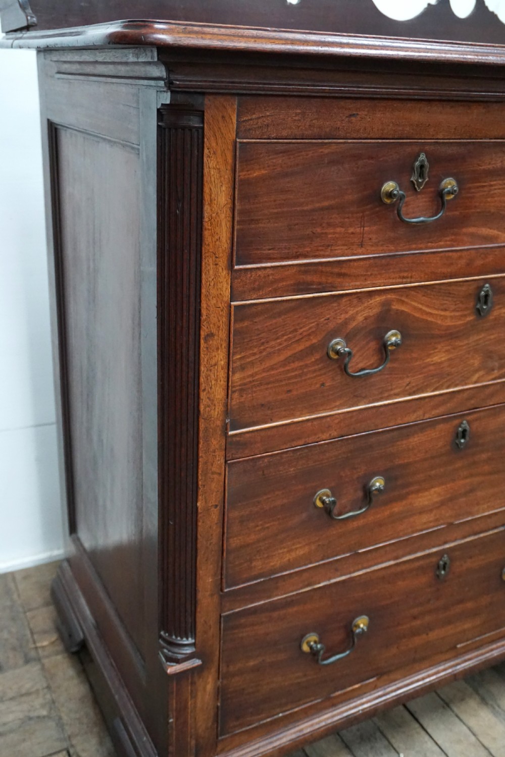 A truly exceptional George 111 mahogany mule chest  View V