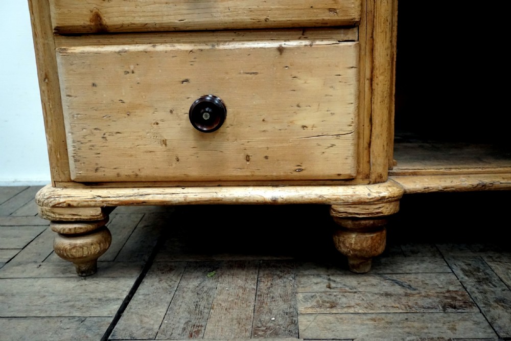 A good honest Victorian pine base View IV