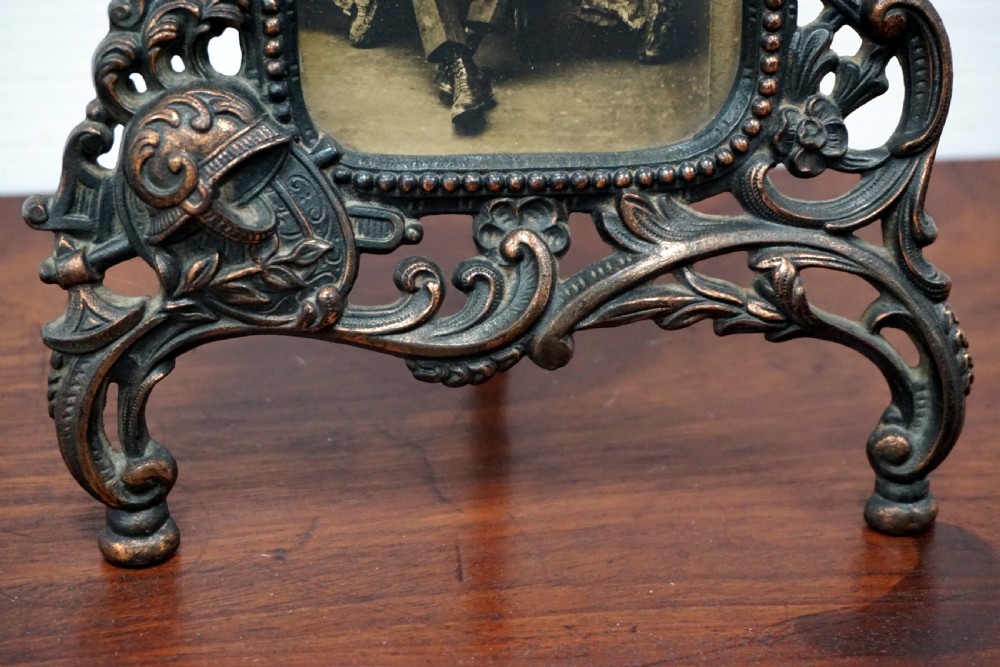 A charming George and the dragon photo frame View III