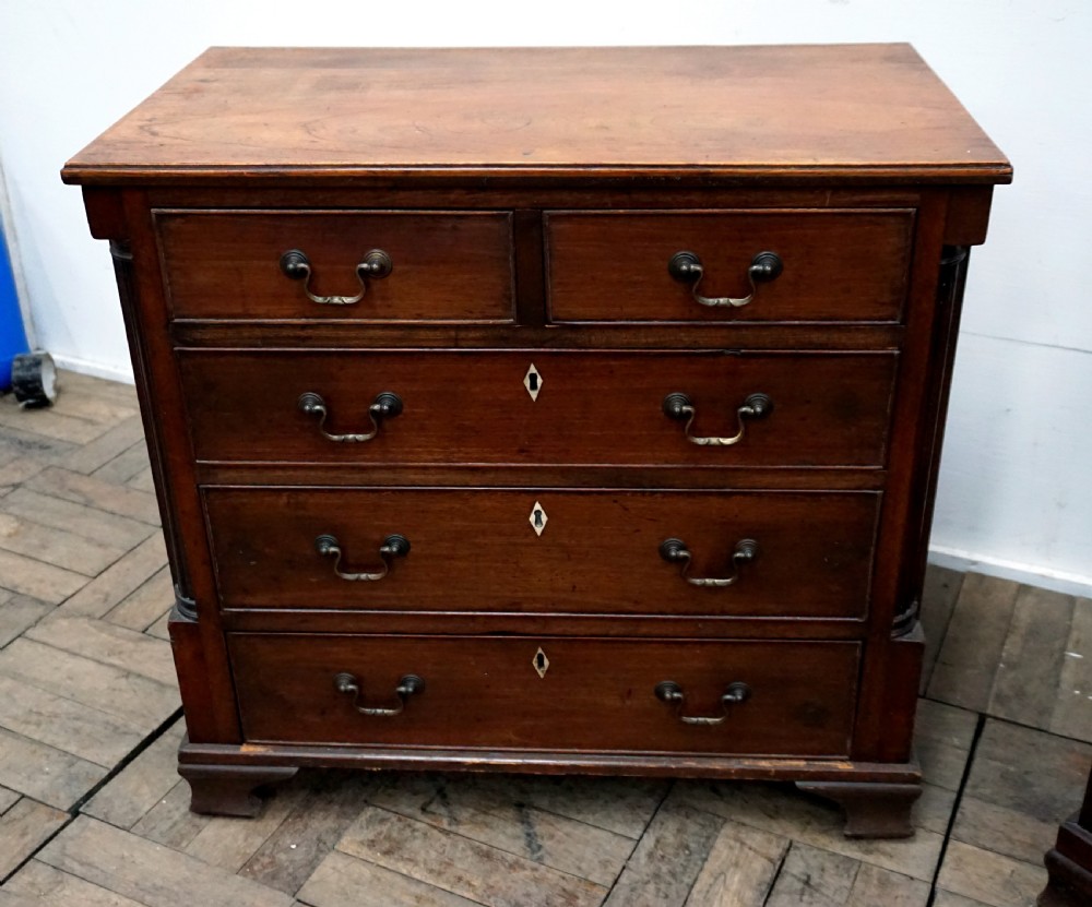 A good pair of Victorian mahogany small chests of drawers View II