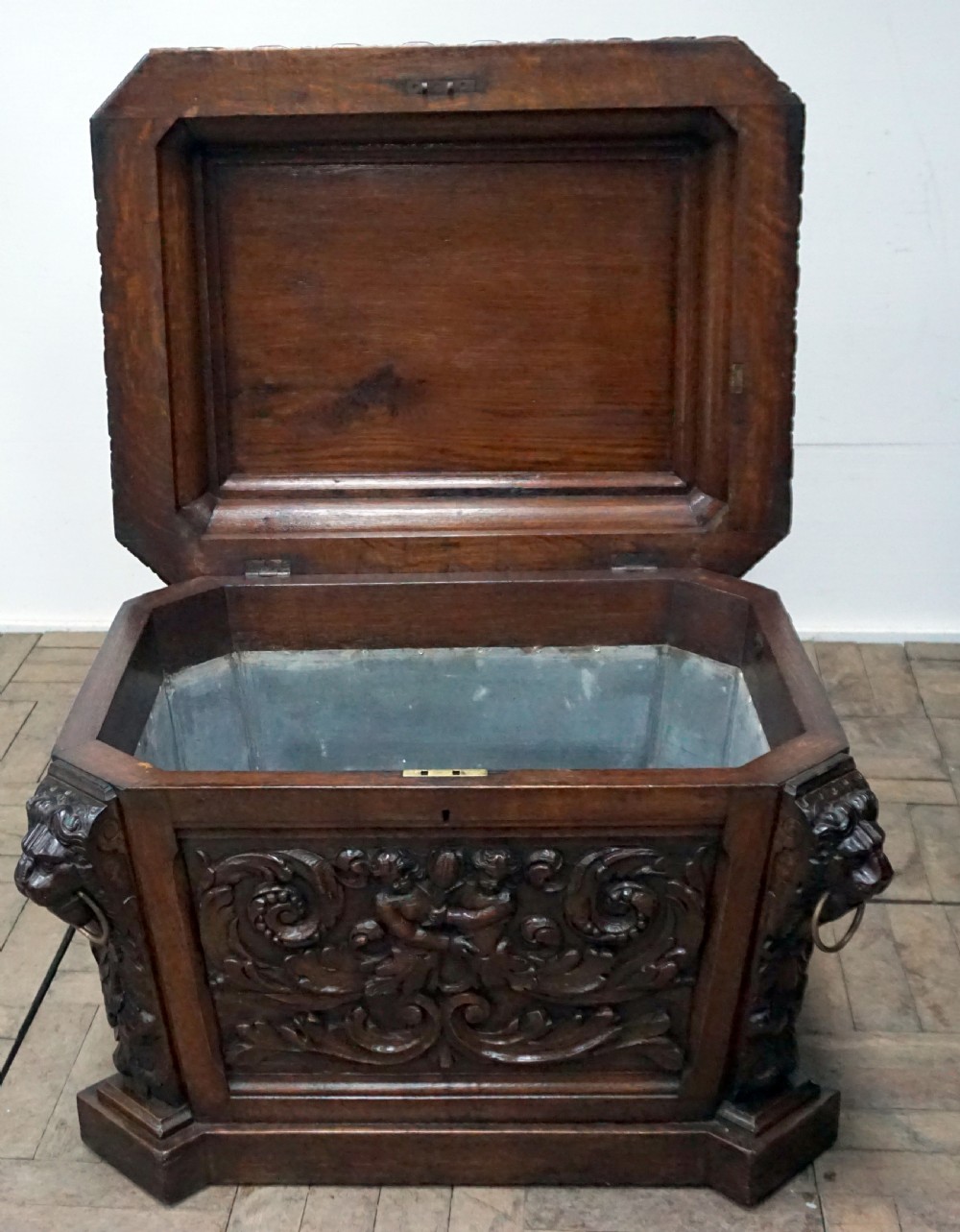 A god rare Victorian 12 bottle cellarette View IX