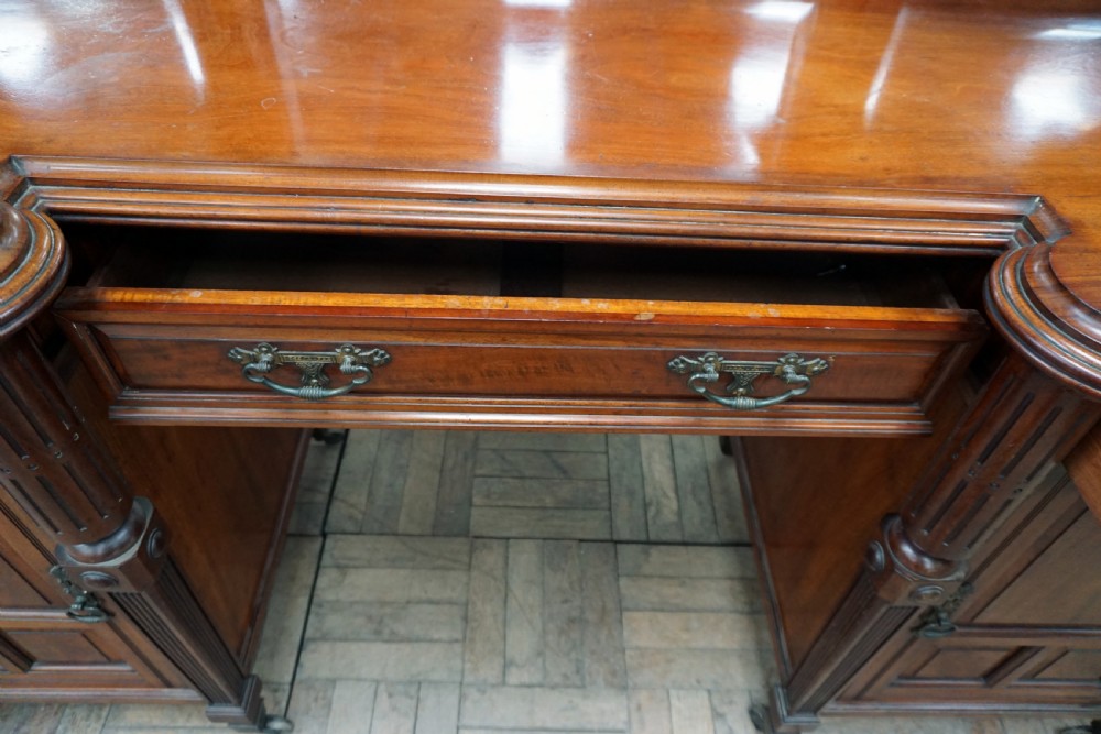 An exceptional quality Victorian mahogany mirror back sideboard View VII