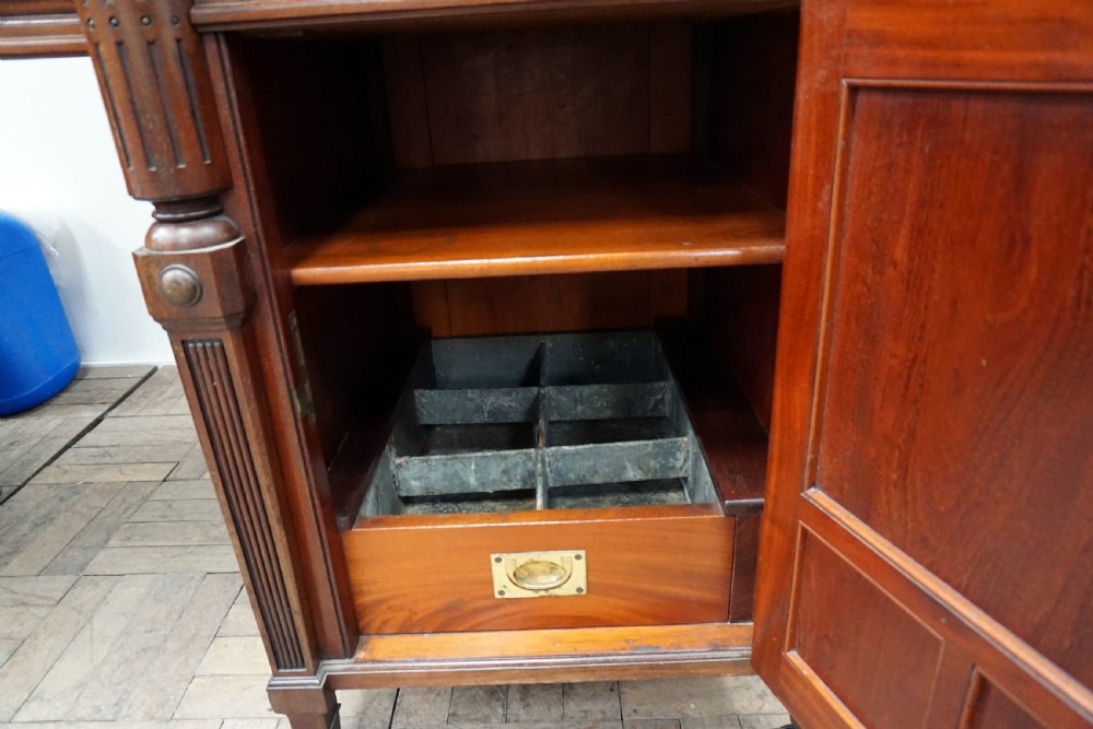An exceptional quality Victorian mahogany mirror back sideboard View VIII