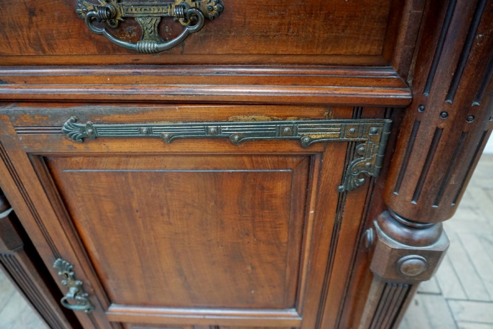 An exceptional quality Victorian mahogany mirror back sideboard View IX