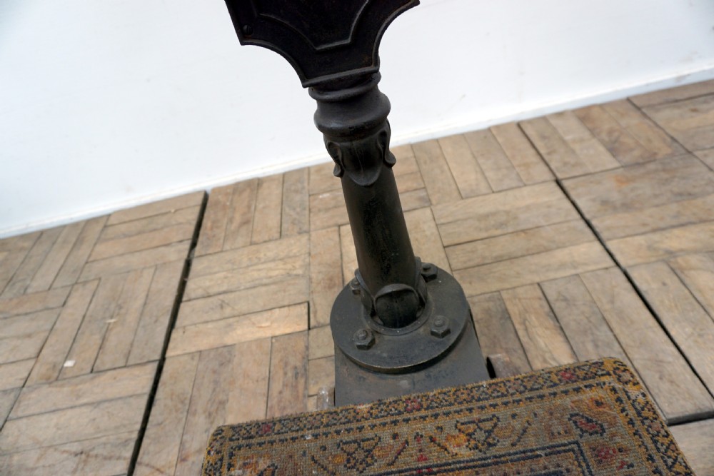 A good honest untouched Avery weighing scale View II