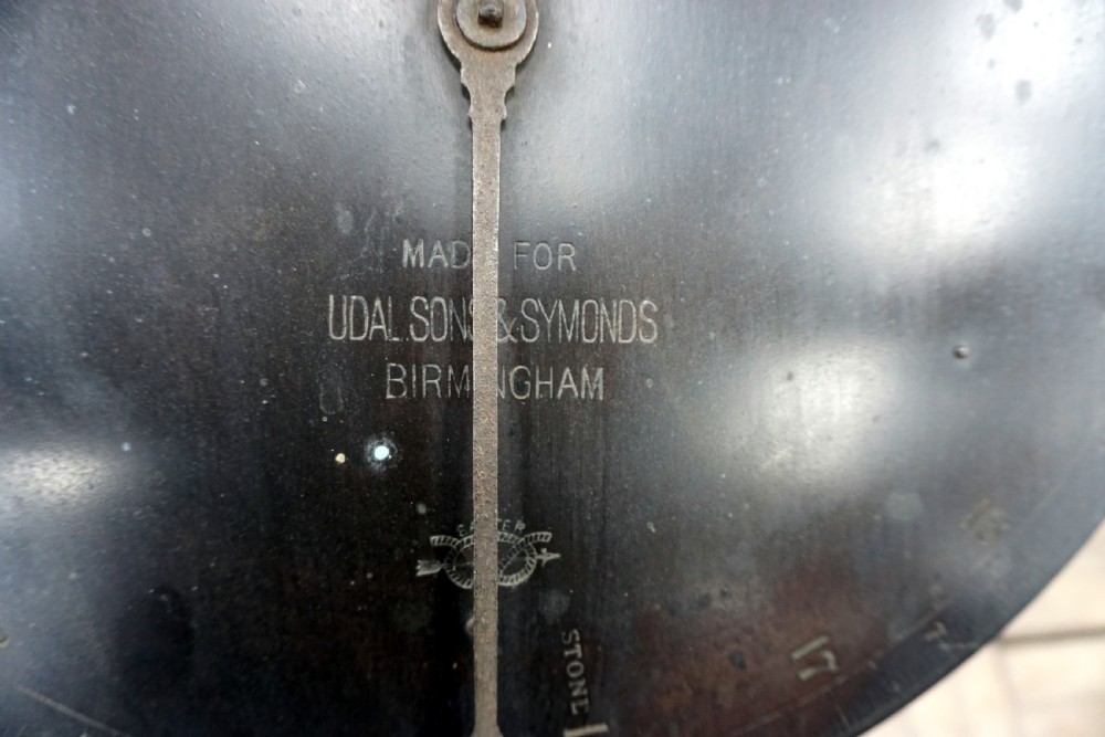 A good honest untouched Avery weighing scale View III