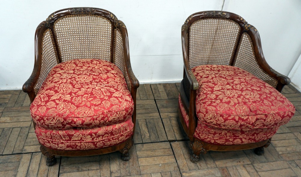 Superb quality walnut 3 piece bergere suite View XVI