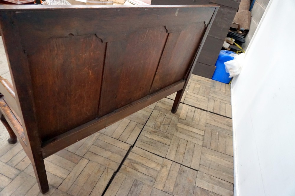 A small sized oak panelled Georgian settle View V