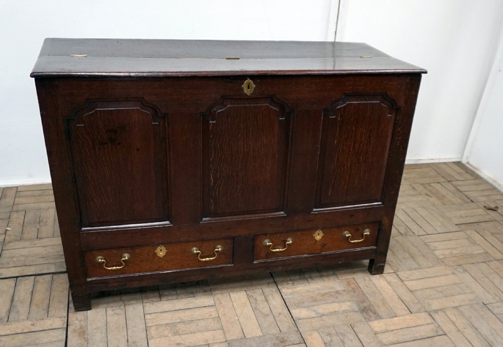 A good original honest oak mule chest 