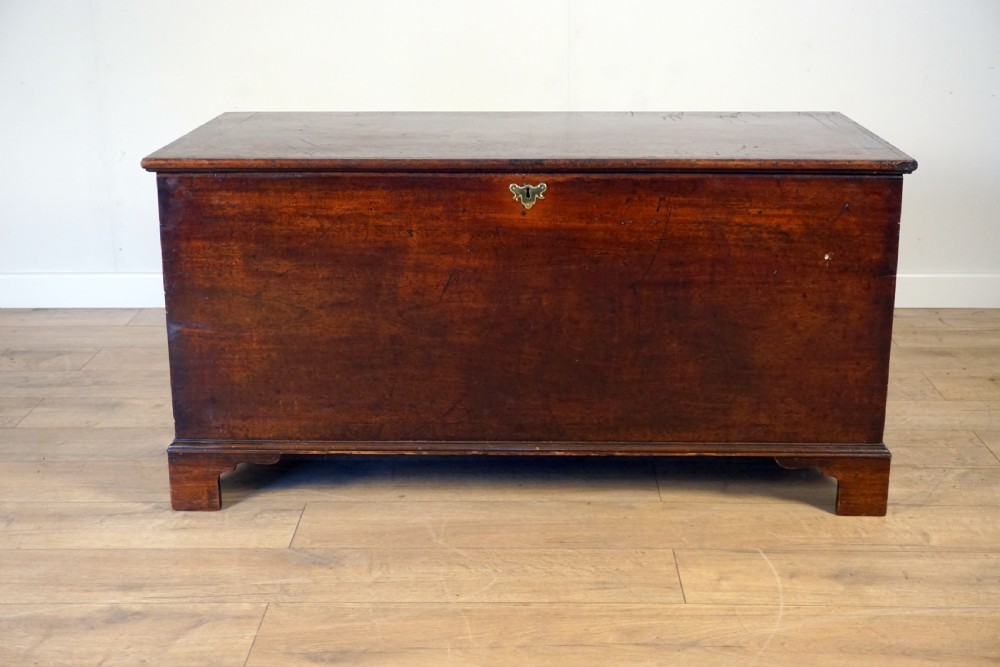 A good mahogany English early 19th century military trunk 