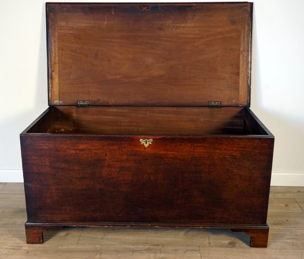 A good mahogany English early 19th century military trunk  View VII